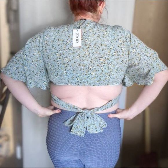 Beautiful Wrap Crop Top 1X Floral Green - Picture 6 of 6